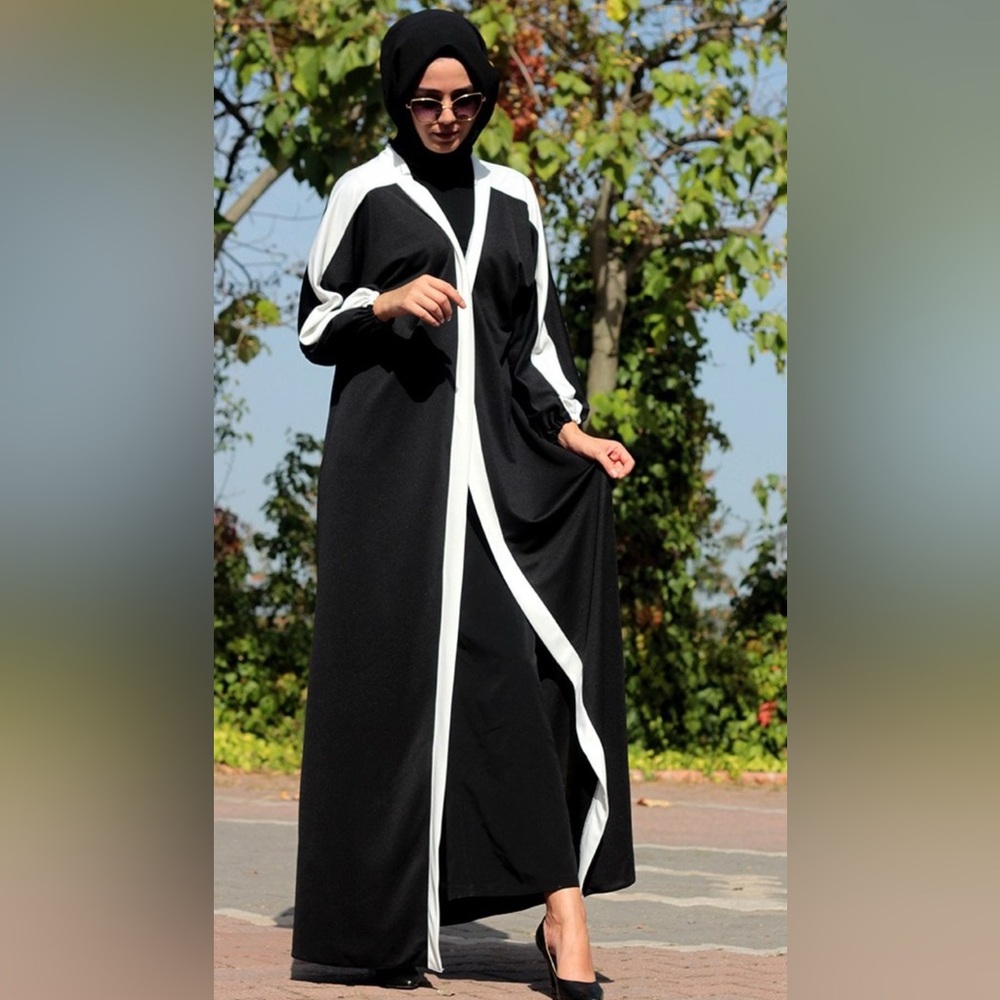 White/Black Unlined Vneck Abaya - Picture 5 of 5